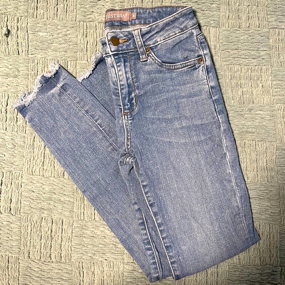 JUST USA Skinny Medium Wash Jeans - Size 4 - Picture 1 of 1
